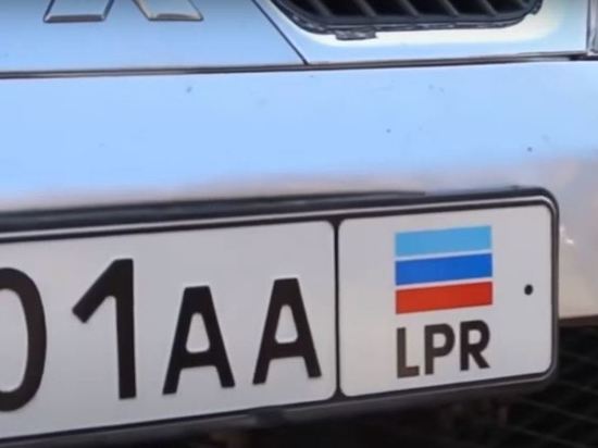 В освобожденном Старобельске начали менять украинские автономера на знаки ЛНР