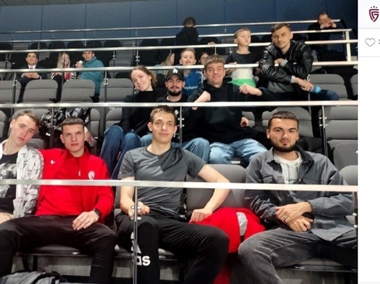 Футболисты белгородского «Салюта» побывали на волейбольном матче