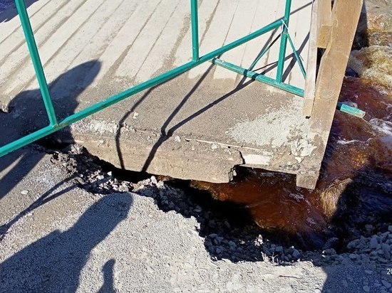 В Петрозаводске повторяется прошлогодняя ситуация: на Древлянке размыло пешеходный мост