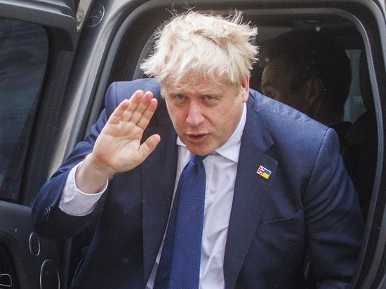 Джонсон заявил, что десятки украинских боевиков тренируются в Британии