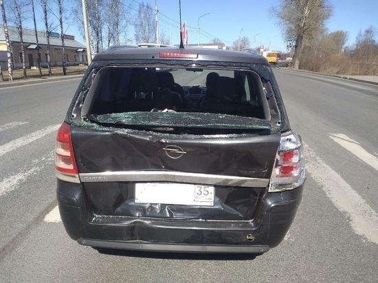 Водитель легковушки пострадал в ДТП в Вологде