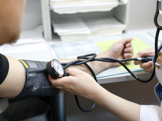 Стационарное лечение получает 1 человек