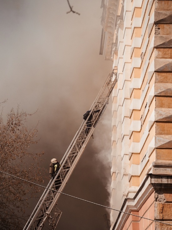 В огонь ради спасения других: тверские пожарные продемонстрировали свою отвагу и профессионализм
