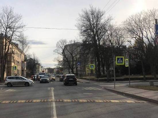 В Петербурге два перекрестка вблизи школ и детсадов оборудовали «лежачими полицейскими»