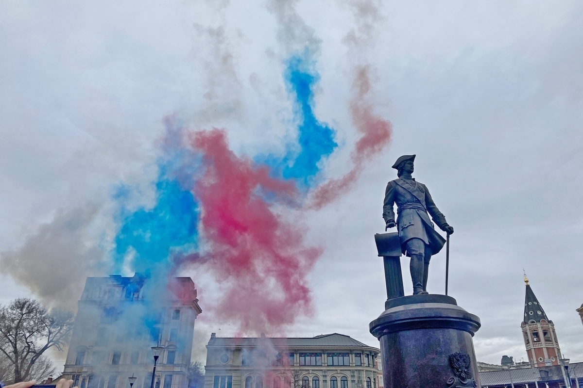 Саратовская питерский. Новый памятник Петру 1. Памятник Петру великому в Саратове. Новые памятники в России. Новый памятник в Саратове.