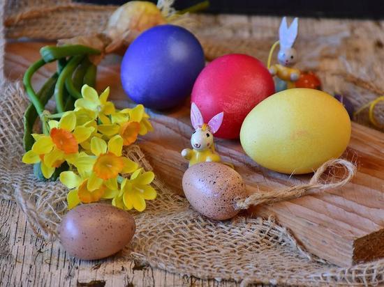 Встречаем Пасху: 4 способа покрасить яйца без химии