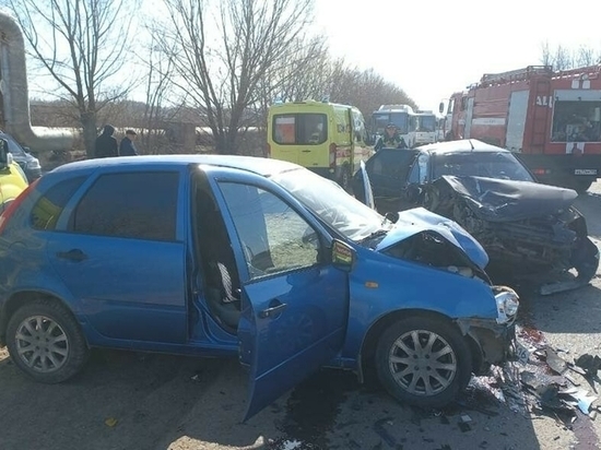 В массовой аварии в Нижнекамске серьезно пострадали четыре человека