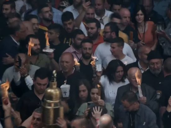 Благодатный огонь сошел в храме Гроба Господня