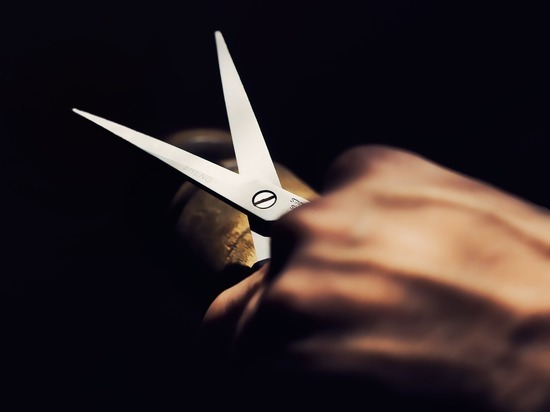 В английском Бедворте мужчина с ножницами напал на 10 человек