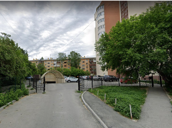 Неизвестные дважды обворовали жильцов многоэтажки на Малышева в Екатеринбурге