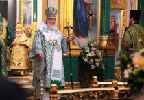 Патриарх Кирилл перед началом пасхальной службы в храме Христа Спасителя обратился к православным и попросил принять участие в помощи пострадавшим от боевых действий