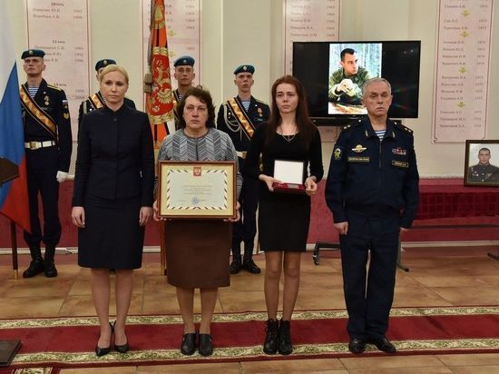 Десантника из 33 региона наградили звездой Героя России