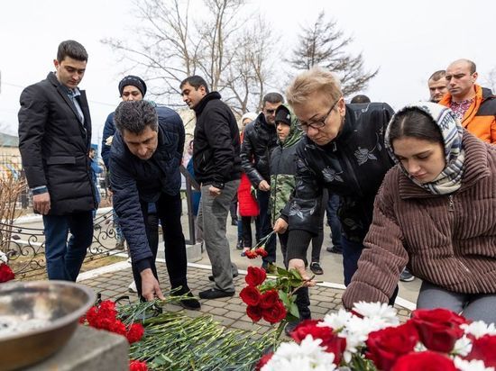 Возложением цветов почтили память жертв геноцида армян в Южно-Сахалинске