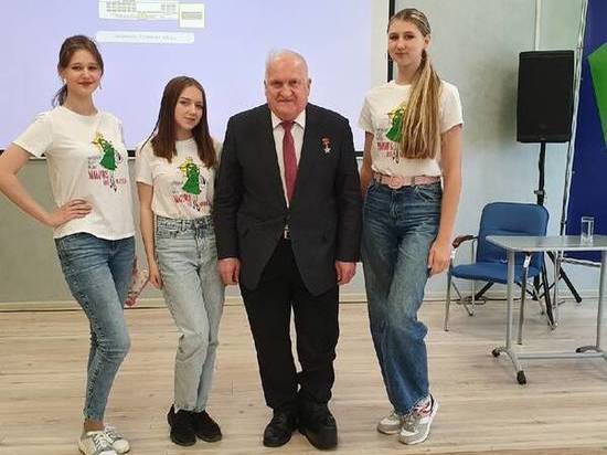 В Брянске представили модели одежды для космонавтов