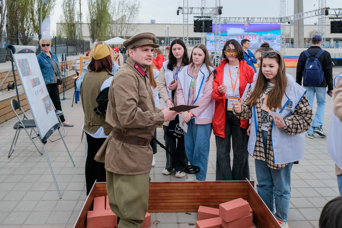 Открыли волгоград. Туристские волонтеры. Волонтерский корпус. Волонтерский корпус Бриз. Волонтерские корпуса на Камчатке.