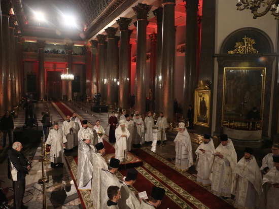 Пасхальное богослужение в Казанском соборе прошло на 10 языках