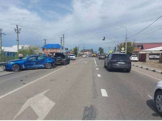 В Динском районе случилась авария с участием трех автомобилей