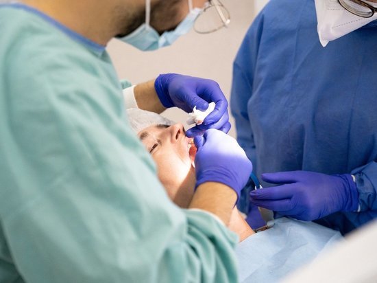 Стоматолог Шаргородский предупредил о последствиях отбеливания зубов