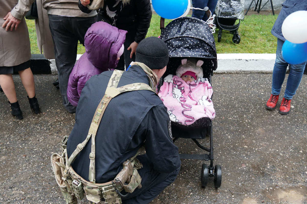 Новости сегодня последние 2 апреля. В Псков вернулись домой Росгвардия. Последние новости. Военные вернувшиеся с Украины. Фото вернувшихся с войны.