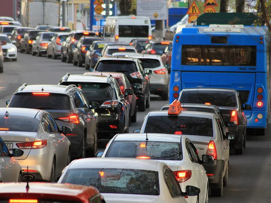 В Светлогорске образовалась пробка в три километра