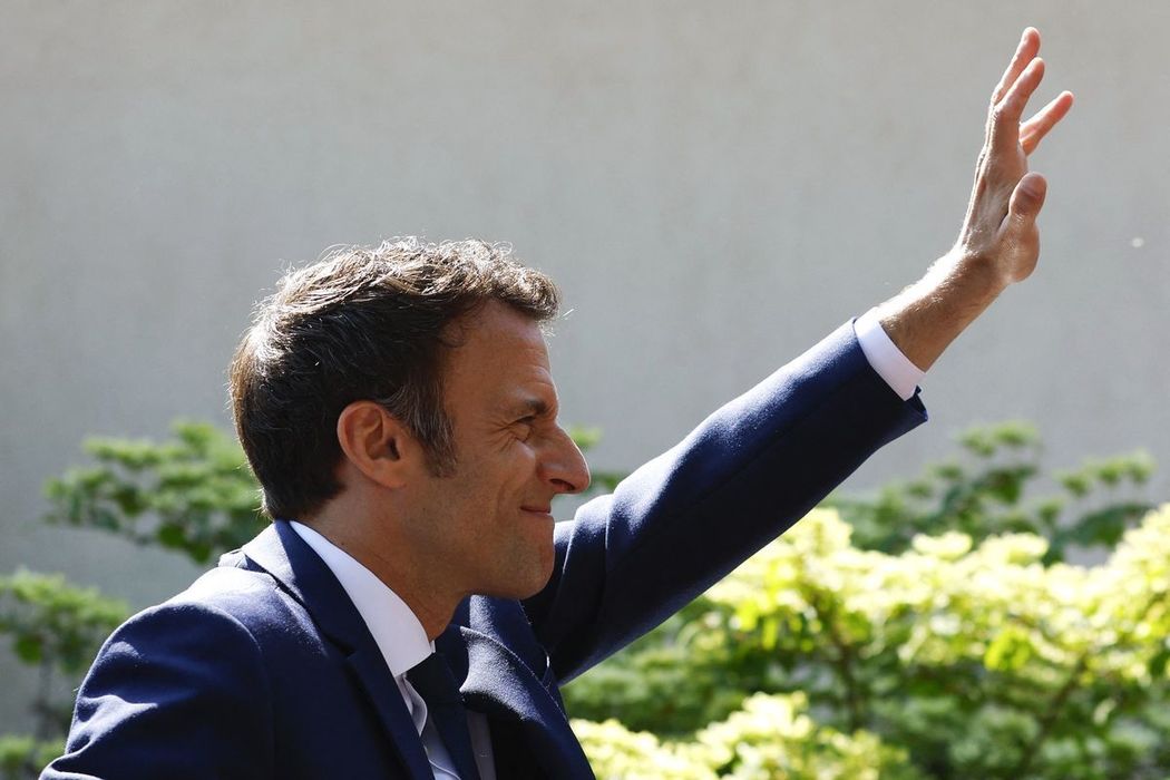Эмоции Макрона и Марин Ле Пен на выборах президента Франции