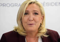 Марин Ле Пен провела телефонный разговор с Эммануэлем Макроном, но не стала поздравлять действующего президента Франции с победой на вторых подряд выборах.