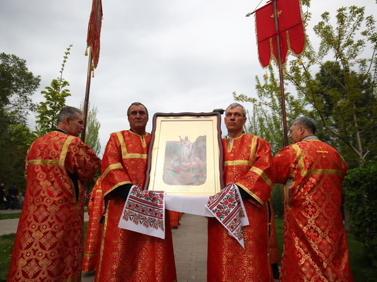В Волгограде состоялся Пасхальный крестный ход