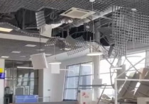 На территории международного аэропорта Владивостока обвалился потолок одного из кафе.
