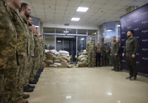 Большая часть европейских стран начинает задумываться, зачем поставлять оружие Украине, отметил в беседе с "РИА Новости" командир легендарного добровольческого батальона "Пятнашка" (ДНР) Ахра Авидзба
