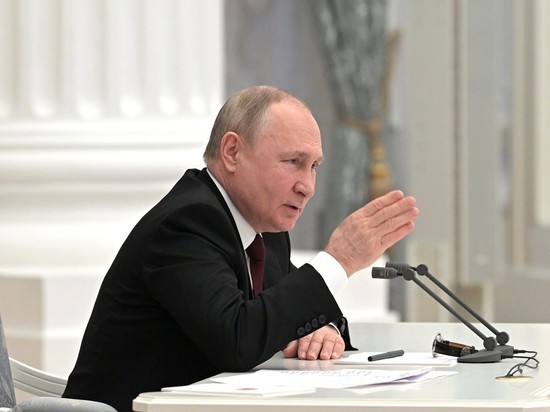 Путин прилетит в Петербург 27 апреля на заседание Совета Законодателей