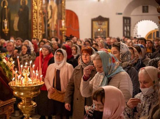 Более 11 тысяч жителей Псковской области приняли участие в молебнах на Пасху