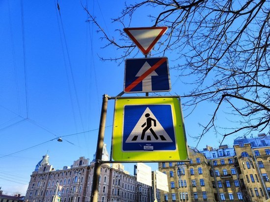 Репетиции парада ко Дню Победы перекроют проезд по центру Петербурга