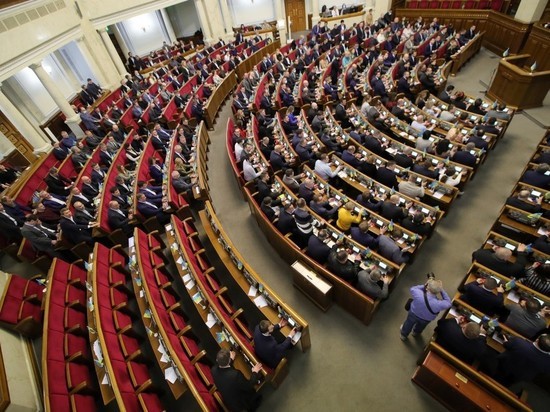 Рада отказалась убирать из Конституции пункт про вступление Украины в НАТО