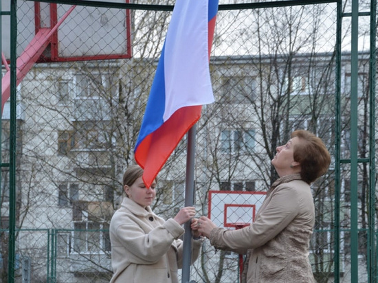 Рязанская область ввела в школах исполнение гимна и поднятие флага