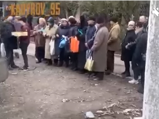 Кадыров показал раздачу продовольствия в Мариуполе