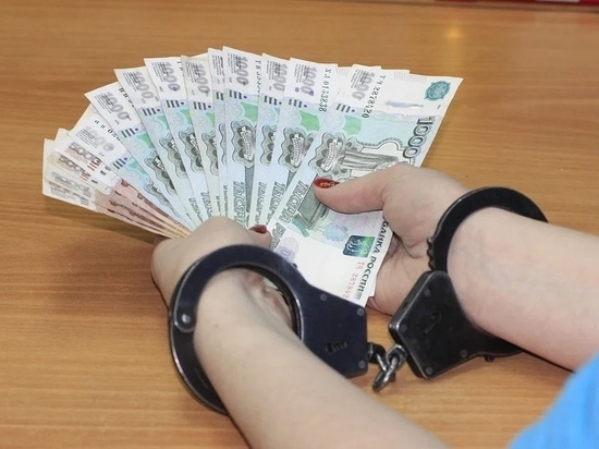 Сотрудница североморского магазина не удержалась и украла из сейфа 25 тысяч рублей