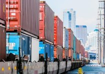 В России решают проблему контейнерных перевозок из-за возникшего дефицита контейнеров, связанного с уходом с рынка многих компаний на фоне экономических санкций, введенных со стороны стран Евросоюза