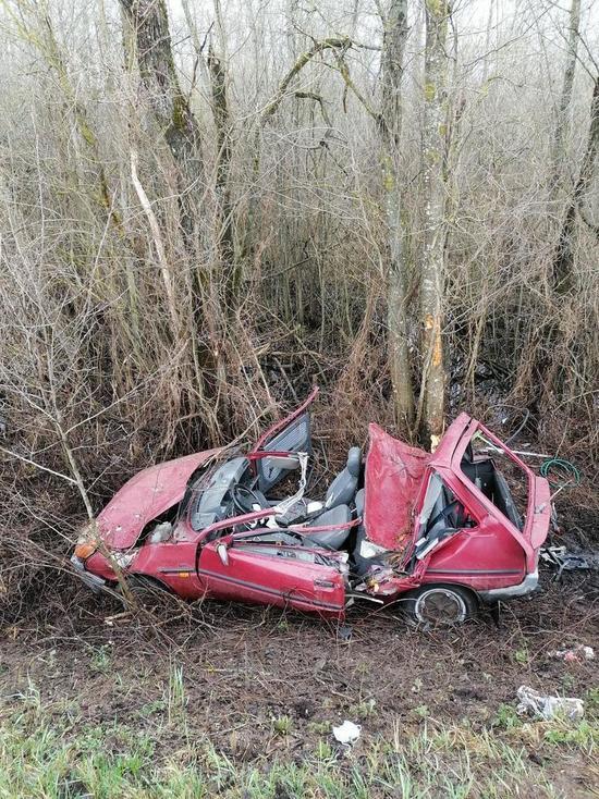 Под Новосокольниками автомобилист выбрал небезопасную скорость и погиб в ДТП