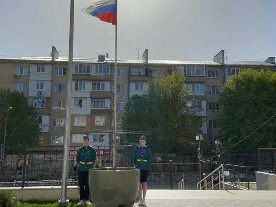 В школах Кисловодска появилась новая традиция по поднятию флага