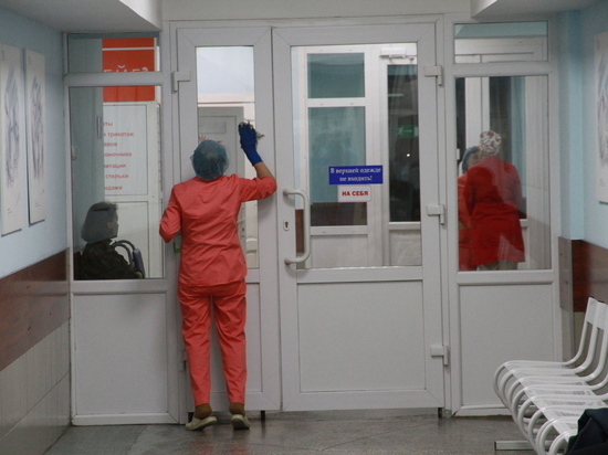 Алтайские поликлиники и больницы будут работать на майских праздниках