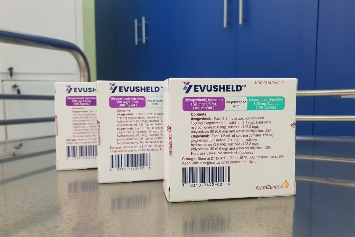 Петербург получил 2700 упаковок препарата «Эвушелд» для профилактики .