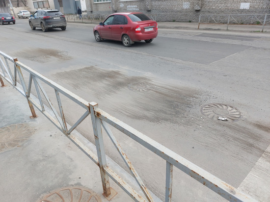 В Рязани уборочная машина оставила после себя след из грязевых наносов