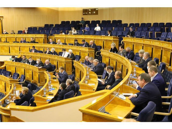 Депутаты поддержали законопроект о запрете курения под окнами домов в Ленобласти