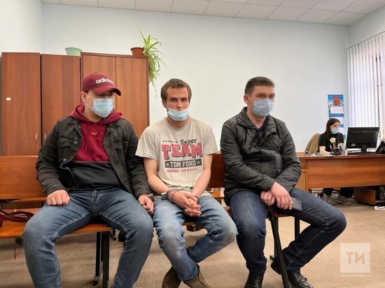 Раскаивается: в Казани суд арестовал ударившего ножом кондуктора парня