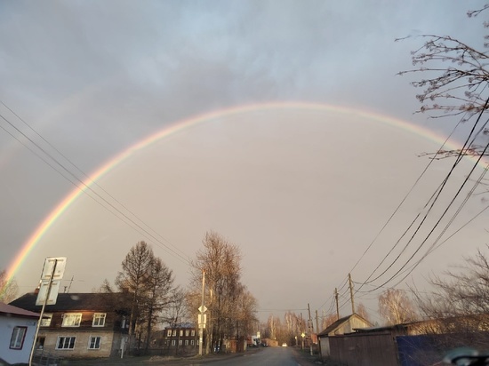 Жители города Кирова запечатлели первую в этом году двойную радугу