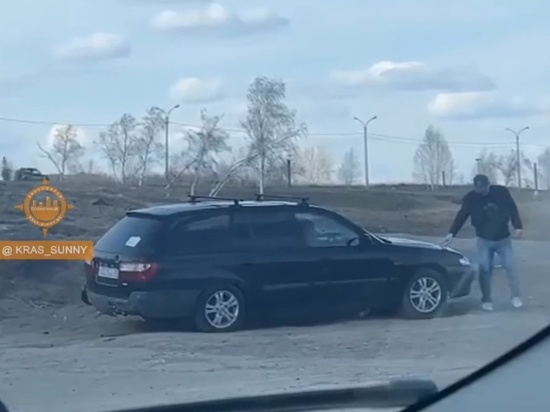 Пьяные водители чуть не устроили опасное ДТП в микрорайоне Солнечном в Красноярске