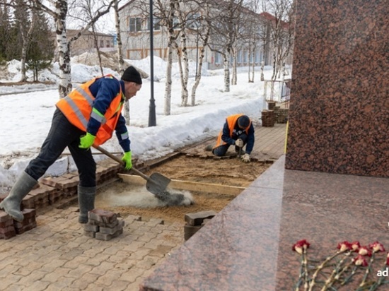 Зимой она была повреждена снегоуборочной техникой