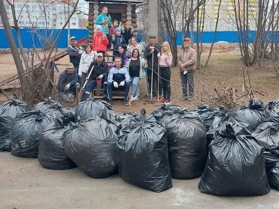 В Кирове школьники прибрались на Старо-Макарьевском кладбище