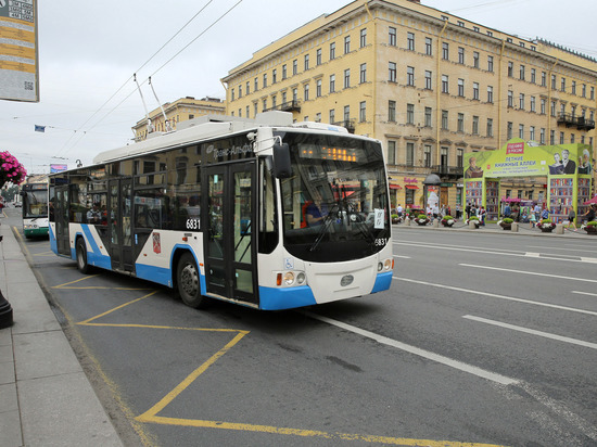 Репетиция парада Победы остановит движение троллейбусов на Невском проспекте 28 апреля