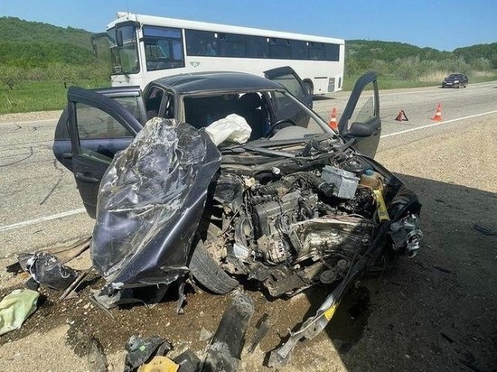 В ДТП с «Газелью» и ВАЗом в Апшеронском районе Кубани пострадал человек
